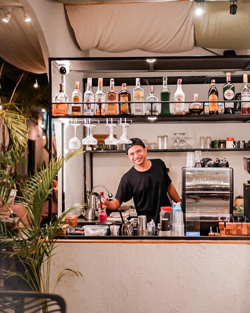 Gallery minuman dan suasana cafe di Nusa Lembongan
